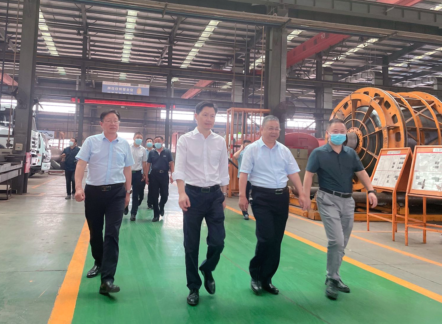 市委常委、常務副市長甘國棟一行蒞臨楚勝汽車集團調研